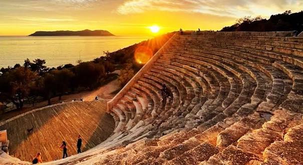 Antiphellos Antik Tiyatrosu: Kaş’ta Mutlaka Görmeniz Gereken 5 Tarihi Nokta
